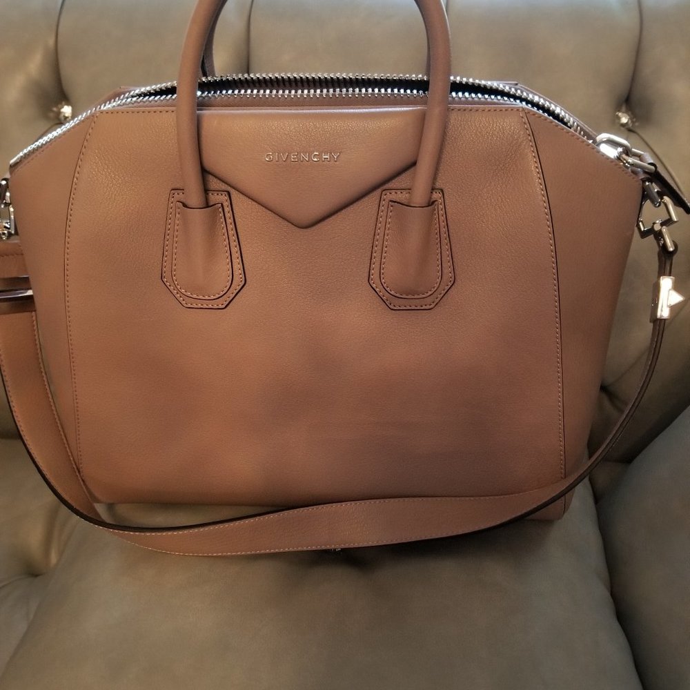Givenchy ANTIGONA BAG